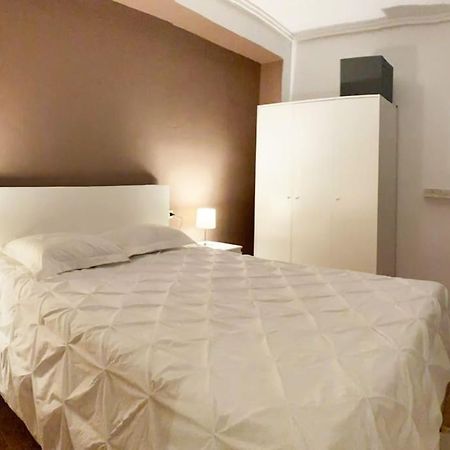 Rooms In Spacious Beach Flat In Valencia Bagian luar foto