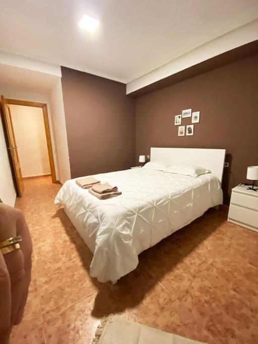 Rooms In Spacious Beach Flat In Valencia Bagian luar foto