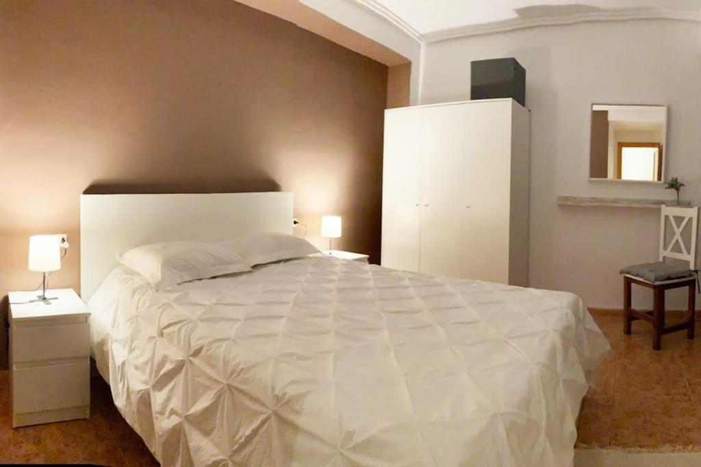 Rooms In Spacious Beach Flat In Valencia Bagian luar foto