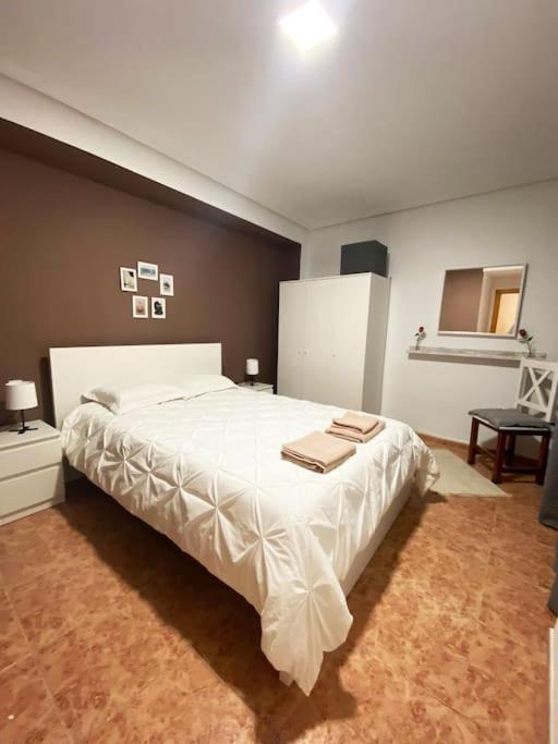 Rooms In Spacious Beach Flat In Valencia Bagian luar foto