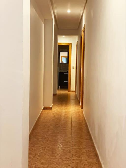 Rooms In Spacious Beach Flat In Valencia Bagian luar foto