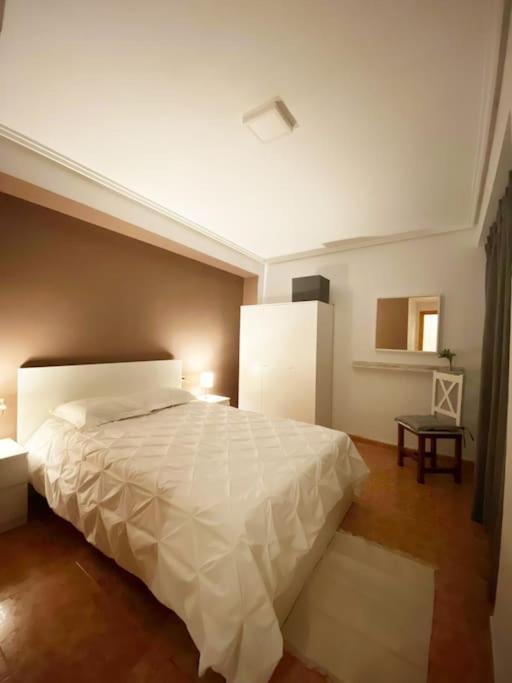 Rooms In Spacious Beach Flat In Valencia Bagian luar foto