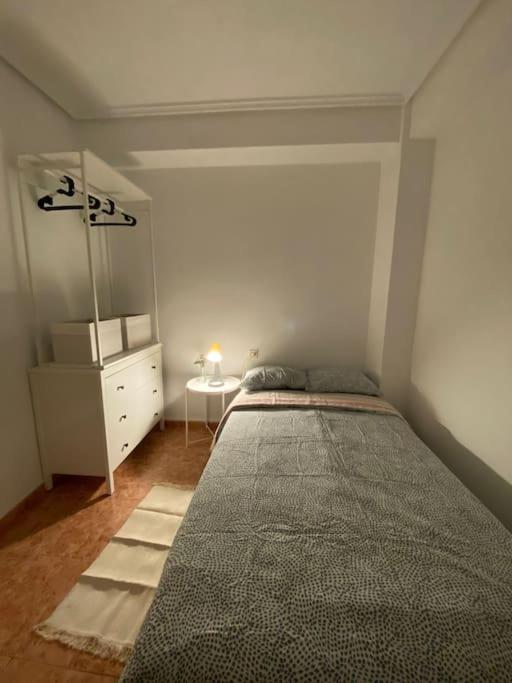 Rooms In Spacious Beach Flat In Valencia Bagian luar foto