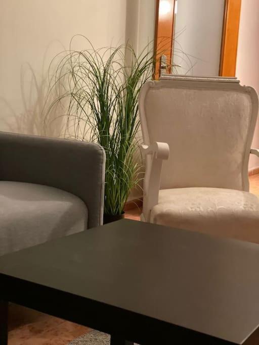 Rooms In Spacious Beach Flat In Valencia Bagian luar foto