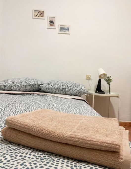 Rooms In Spacious Beach Flat In Valencia Bagian luar foto