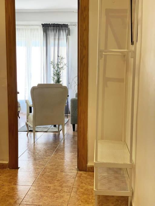 Rooms In Spacious Beach Flat In Valencia Bagian luar foto
