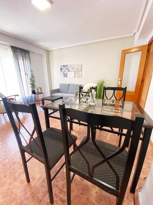 Rooms In Spacious Beach Flat In Valencia Bagian luar foto