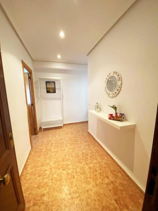 Rooms In Spacious Beach Flat In Valencia Bagian luar foto