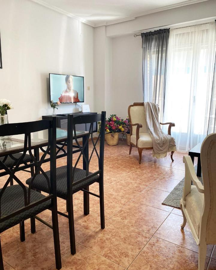 Rooms In Spacious Beach Flat In Valencia Bagian luar foto