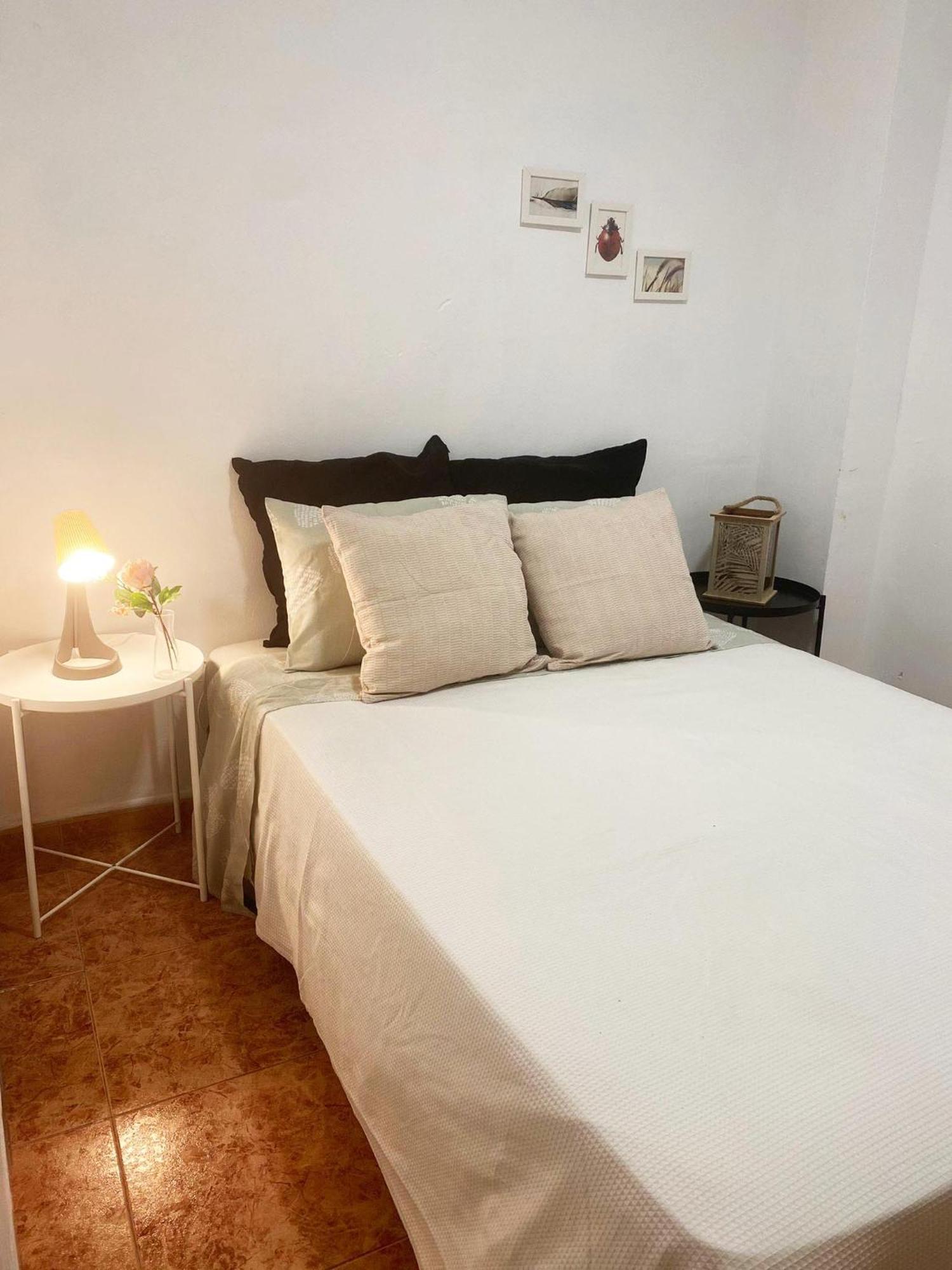 Rooms In Spacious Beach Flat In Valencia Bagian luar foto